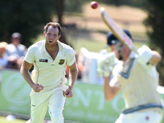 Mt Eliza's Shaun Knott zings one past Baxter's Daniel Warwick in the 2016-17 grand final.