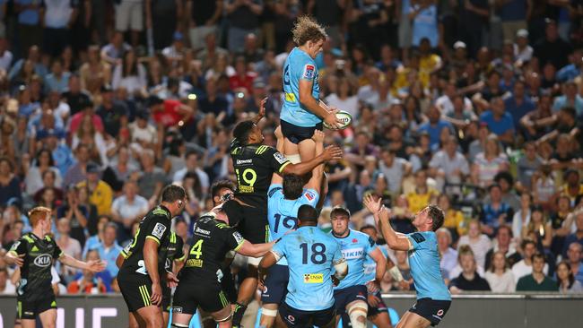 SYDNEY, AUSTRALIA - FEBRUARY 16: Ned Hanigan of the Waratahs wins a line out during the round one Super Rugby match between the Waratahs and the Hurricanes at Brookvale Oval on February 16, 2019 in Sydney, Australia. (Photo by Jason McCawley/Getty Images)