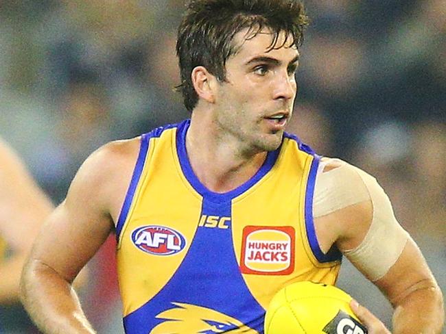 MELBOURNE, AUSTRALIA - APRIL 21: Andrew Gaff of the Eagles runs with the ball during the round five AFL match between the Carlton Blues and the West Coast Eagles at Melbourne Cricket Ground on April 21, 2018 in Melbourne, Australia.  (Photo by Michael Dodge/Getty Images)