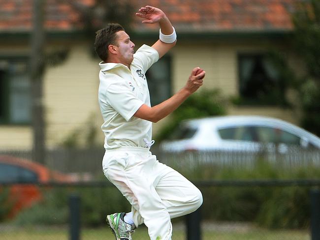 Matt Shimell bowling for Richmond.