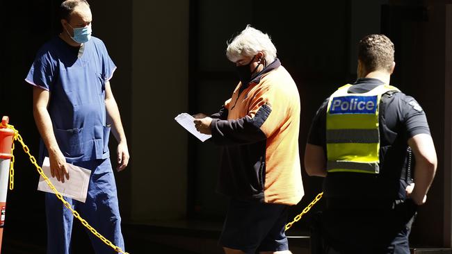 A delivery driver speaks to a worker from the Holiday Inn on Flinders Lane in Melbourne. Picture: NCA NewsWire / Daniel Pockett