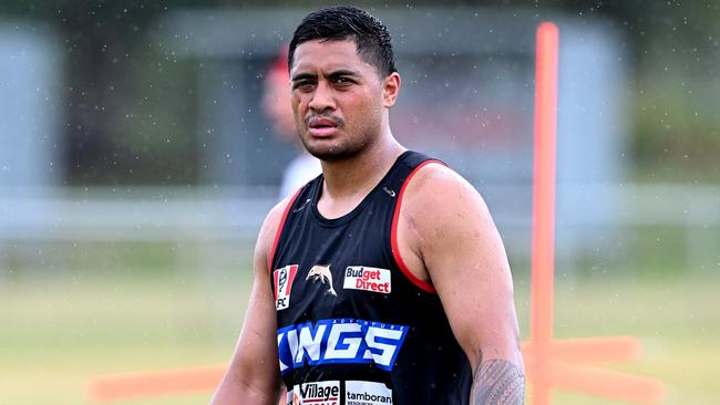 Anthony Milford is set to don his favoured No. 6 jersey once again under Wayne Bennett. Picture: Getty Images.