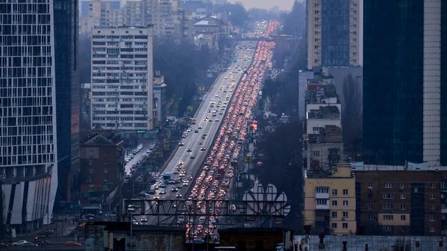 KYIV, UKRAINE - FEBRUARY 24: Inhabitants of Kyiv leave the city following pre-offensive missile strikes of the Russian armed forces and Belarus on February 24, 2022 in Kyiv, Ukraine. Overnight, Russia began a large-scale attack on Ukraine, with explosions reported in multiple cities and far outside the restive eastern regions held by Russian-backed rebels. (Photo by Chris McGrath/Getty Images)