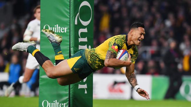 (FILES) In this file photo taken on November 24, 2018 Australia's full-back Israel Folau scores a try during the international rugby union test match between England and Australia at Twickenham stadium in south-west London. - Israel Folau has requested a code of conduct hearing, Rugby Australia said on April 17, 2019 after the governing body moved to sack the star Wallabies fullback over anti-gay comments. (Photo by Ben STANSALL / AFP)