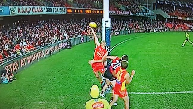 David Zaharakis’ shot for goal was clearly over the line.