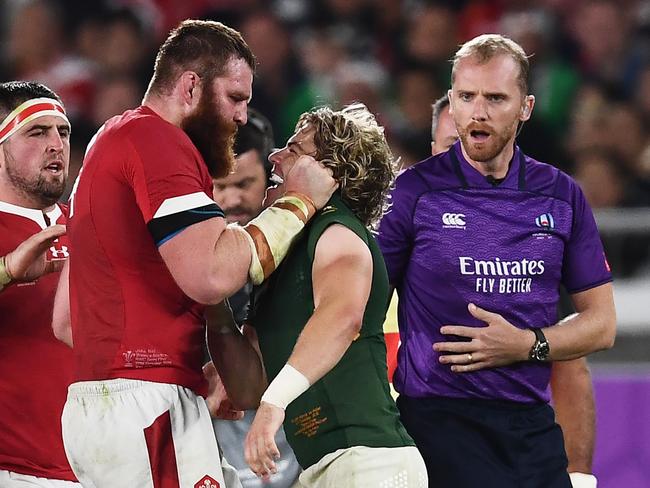 Referee Wayne Barnes is aghast. (Photo by CHARLY TRIBALLEAU / AFP)