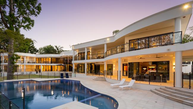Clive Palmer hopes to use some of his $350m Citic payout to snap up Linc Energy founder Peter Bond’s seven-bedroom mansion in Brisbane’s riverfront Figtree Pocket.