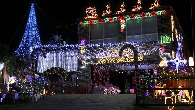 5 Mintwood Place, Molendinar. For Best of the Gold Coast Christmas Lights.