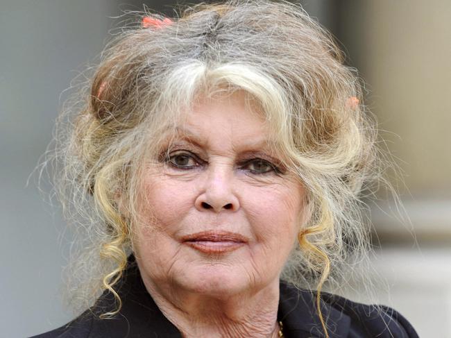 05/06/2008 LIBRARY: A picture taken on 27 Sep 2007 shows French film legend and animal rights activist Brigitte Bardot posing at the Elysee palace in Paris after a meeting with French President Nicolas Sarkozy. Bardot, France's 1960s screen icon, received a 15,000-euro (23,000 dollar) fine on 03 Jun 2008 for inciting hatred against Muslims.