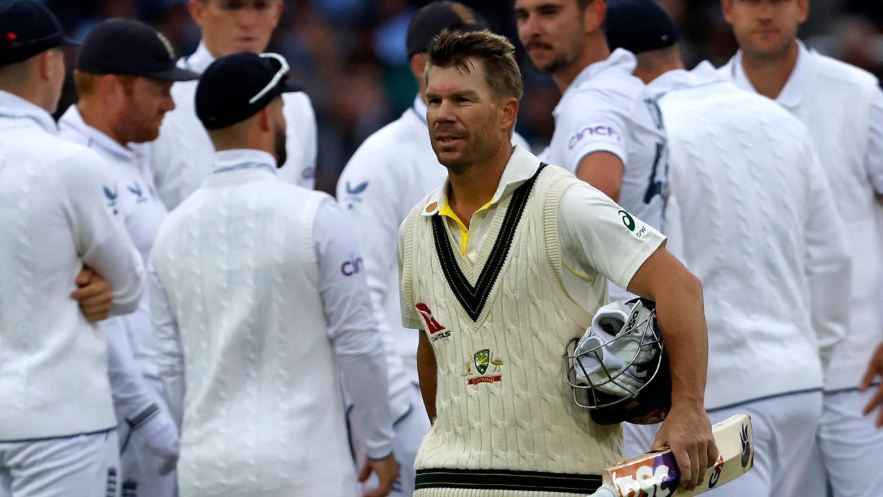 A disappointed David Warner (C) walks back to the pavilion. Picture: AFP