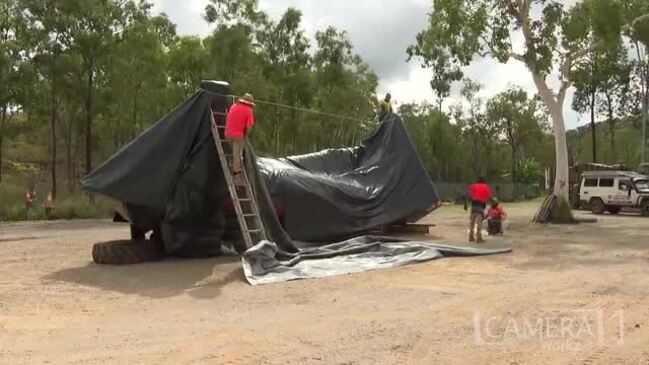 TIMELAPSE: Captain Cook statue gets some weather protection