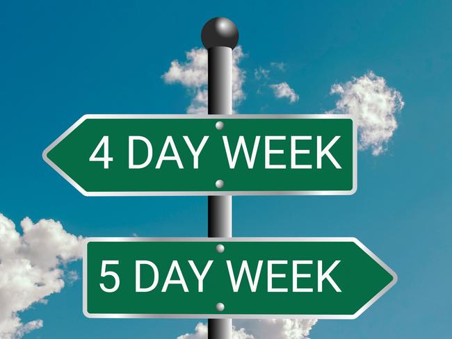 Five-day or Four-day workweek - Traffic sign with text - 4-day or 5-day work week ( 2-day or 3-day weekend ). Employees, employment, holiday, Question of productivity and efficiency. Picture: iStock