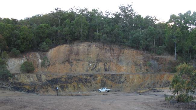 Gold mines near Drake in the Mt Carrington area.