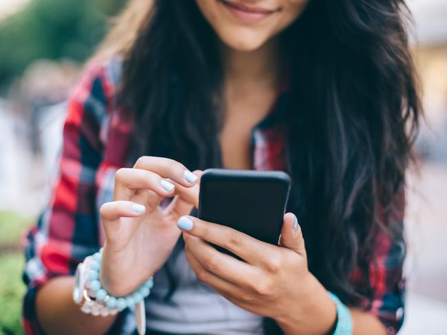 Annette Sharp banned her daughters from using social media four years ago. Picture: iStock/Generic image