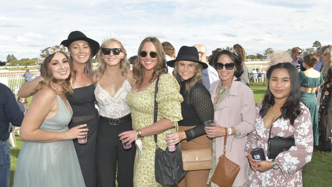 Out and About on Grafton Cup day 2021