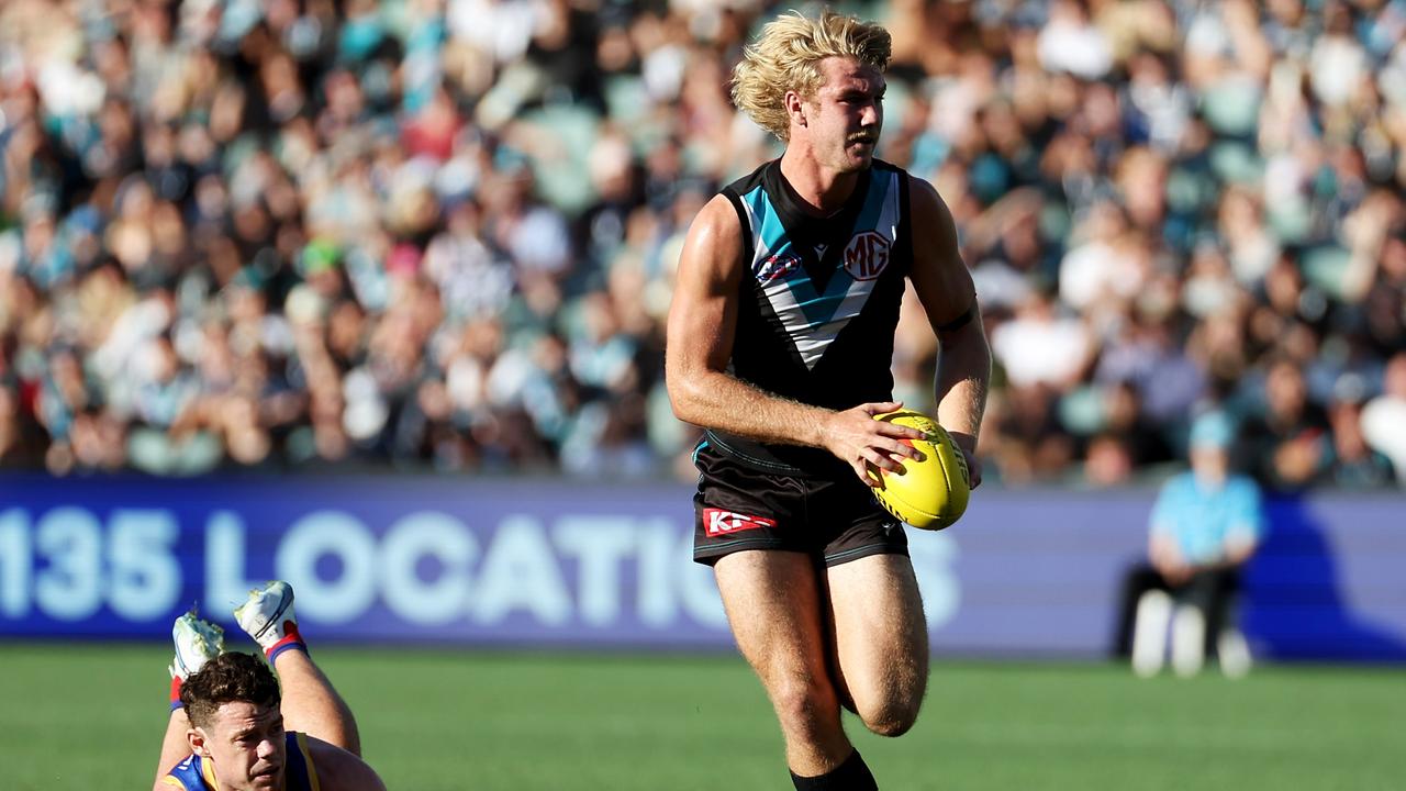 Horne-Francis breaks away from Bisbane’s Lachie Neale. (Photo by James Elsby/AFL Photos via Getty Images)