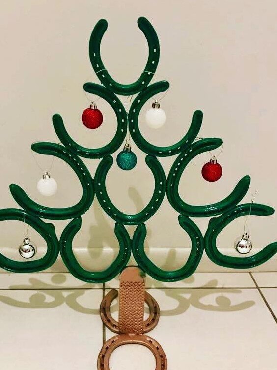 Christmas tree made of horseshoes by Steve Askey of Kew Forge Farrier, Mundoolun. Credit: Dream Me Up Designs