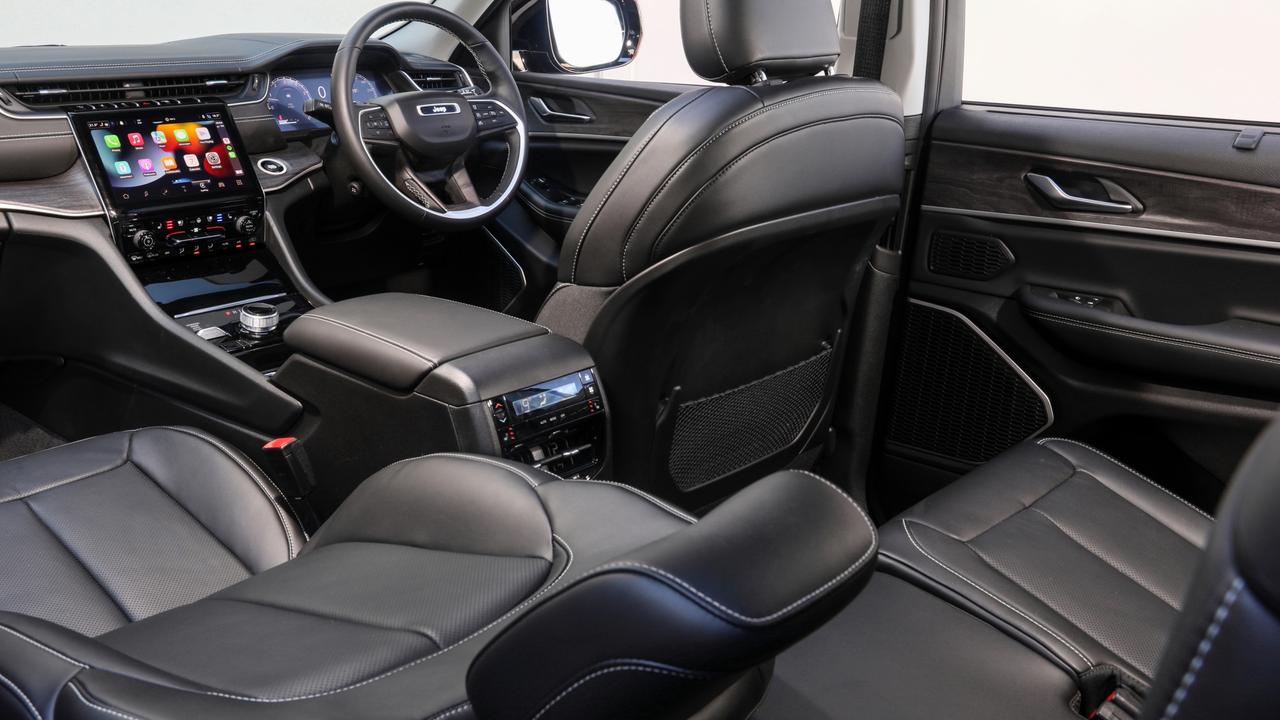 Cabin features of the 2022 Jeep Grand Cherokee Limited Summit Reserve.