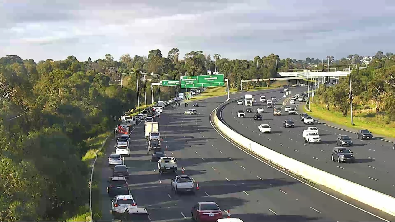 Monash Freeway Crash: Truck And Vehicle Collide Near Heatherton Road 