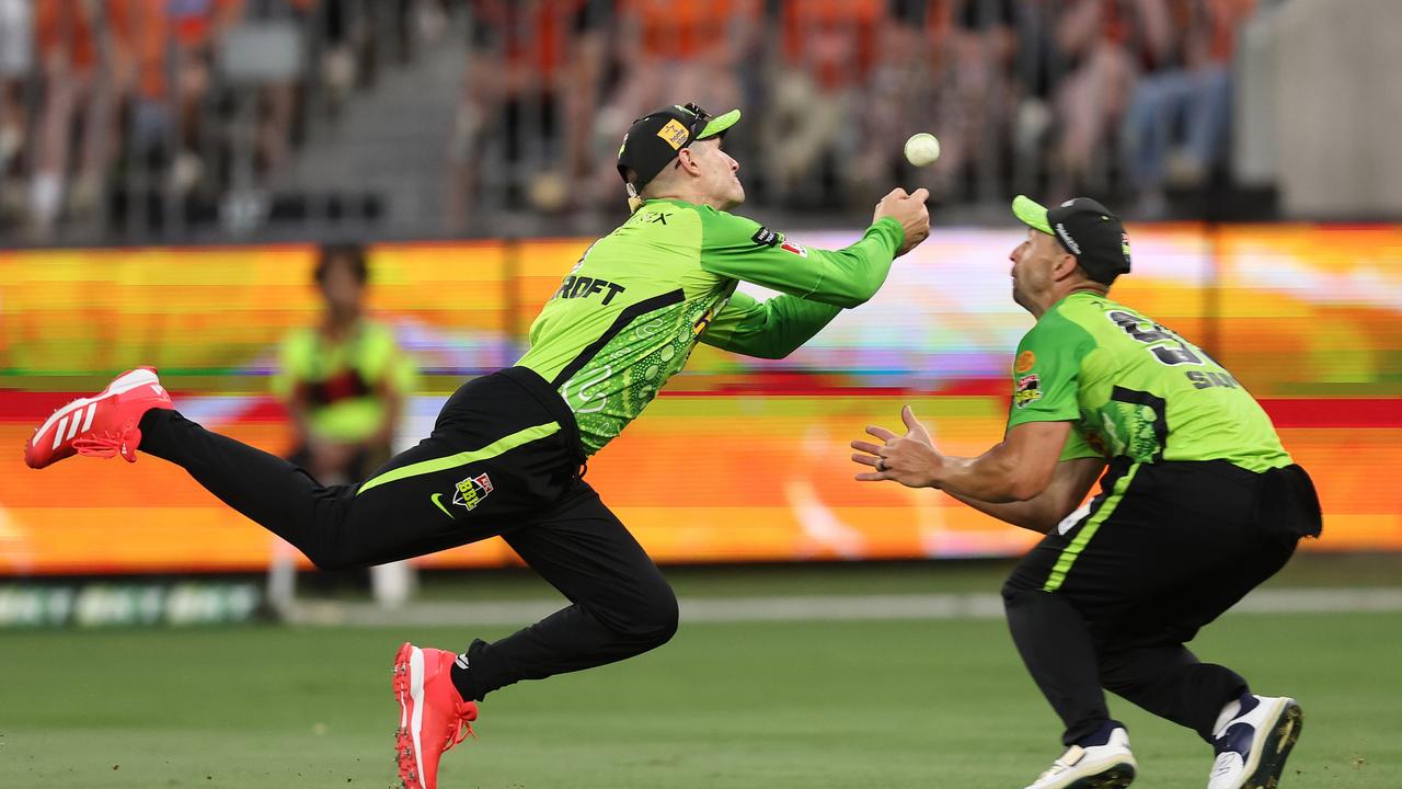 Cameron Bancroft and Daniel Sams of the Thunder collide. Photo by Paul Kane/Getty Images)