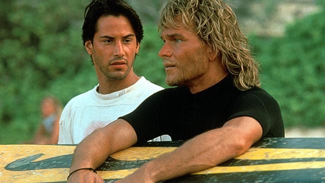 USA actor Keanu Reeves (l) with Patrick Swayze (r) in scene from film "Point Break"./Films/Titles/...