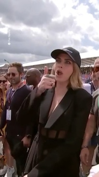 Cara Delevingne Snubs Reporter