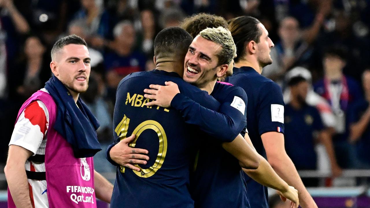 TOPSHOT – France's forward #10 Kylian Mbappe (L) celebrates with France's forward #07 Antoine Griezmann at the end of the Qatar 2022 World Cup round of 16 football match between France and Poland at the Al-Thumama Stadium in Doha on December 4, 2022. (Photo by JAVIER SORIANO / AFP)