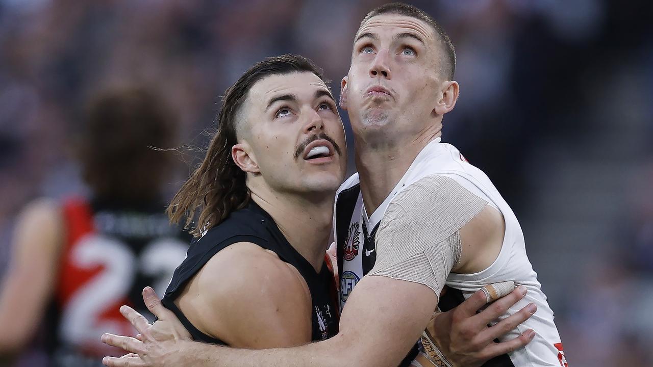 Essendon ruckman Sam Draper (left) is in doubt for Saturday’s clash with GWS as he continues to battle a knee complaint. Picture: Michael Klein