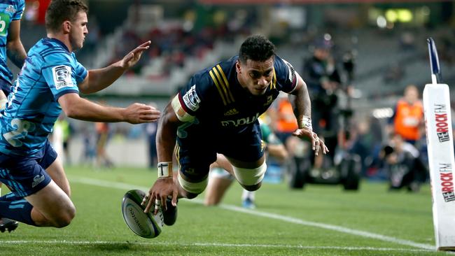 Shannon Frizell of the Highlanders scores a try at Eden Park in Auckland.