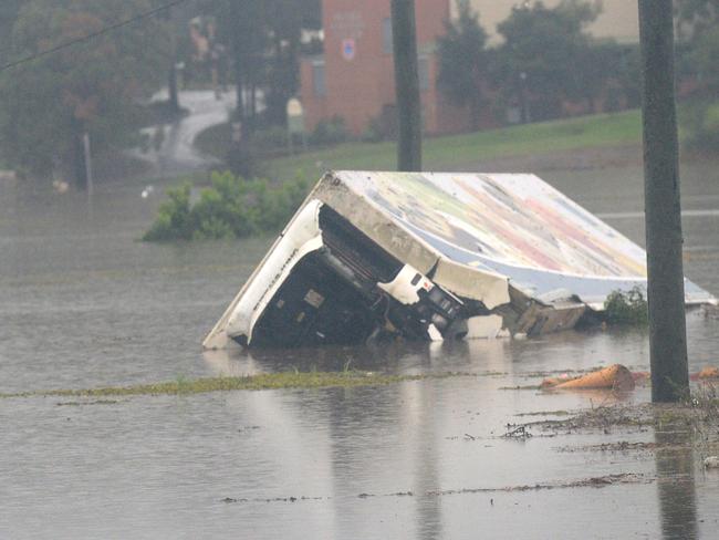 SYDNEY, AUSTRALIA - NewsWire Photos MARCH 22, 2021.Floodwaters on Old Hawkesbury Road at McGraths Hill near Windsor. Picture: NCA NewsWire / Jeremy Piper