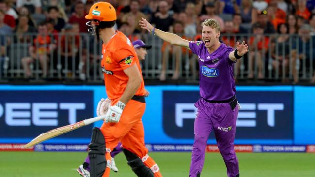 PERTH, AUSTRALIA – JANUARY 05: Riley Meredith appeals unsuccessfully for a wicket during the BBL match against the Perth Scorchers at Optus Stadium on January 05, 2020 in Perth, Australia. (Photo by James Worsfold/Getty Images)