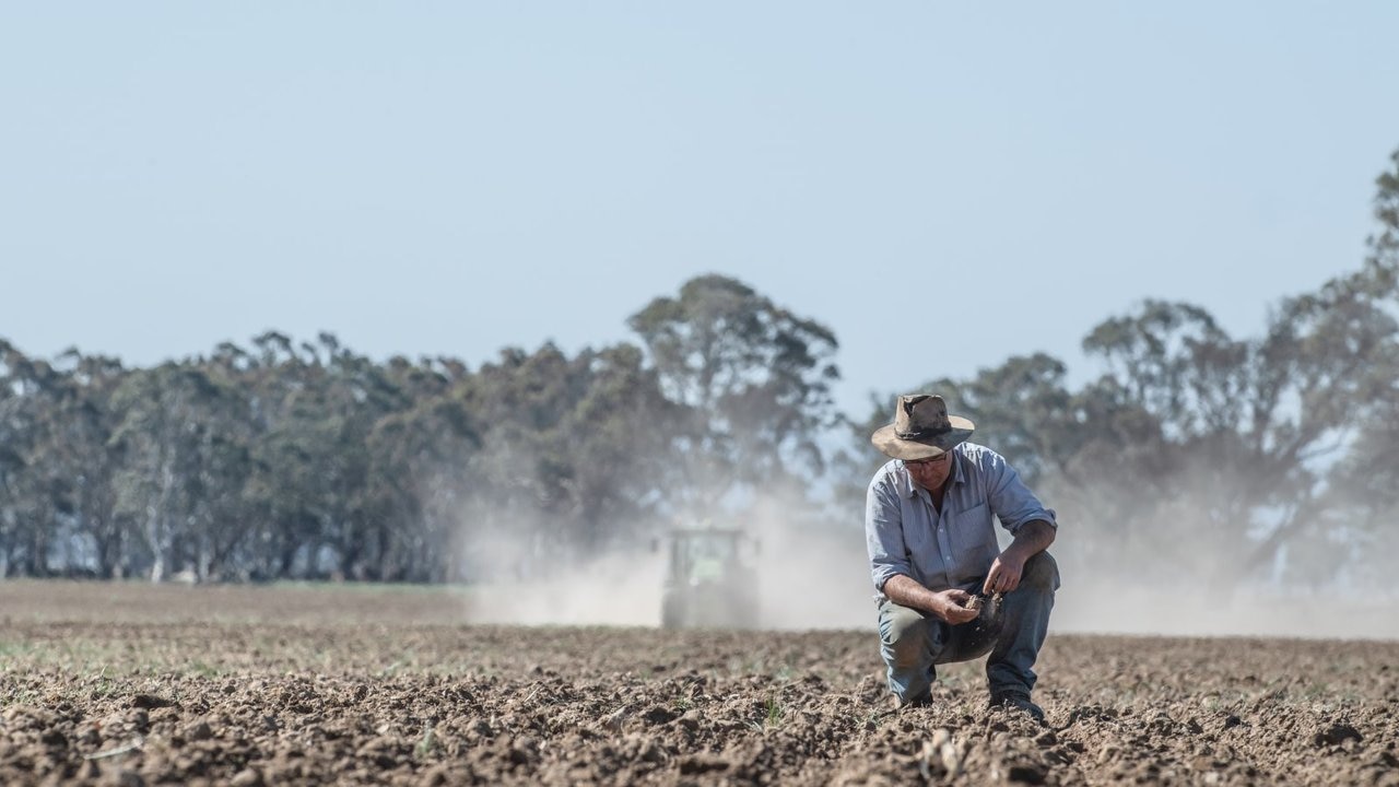 LNP vow to beat drought with $15 billion dam proposal