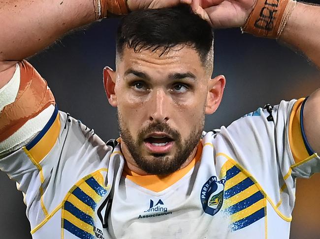 BRISBANE, AUSTRALIA - AUGUST 11: Ryan Matterson of the Eels looks dejected after his team's defeat during the round 24 NRL match between the Brisbane Broncos and Parramatta Eels at The Gabba on August 11, 2023 in Brisbane, Australia. (Photo by Albert Perez/Getty Images)