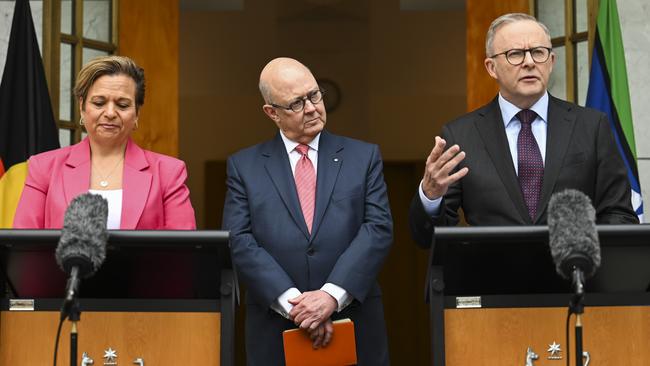 Communications Minister Michelle Rowland, left, Mr Williams and Anthony Albanese in Canberra. Picture: NCA NewsWire / Martin Ollman.