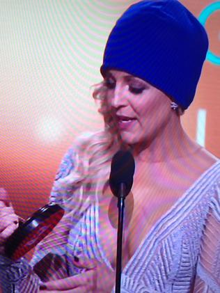 Carrie accepts the Gold Logie.