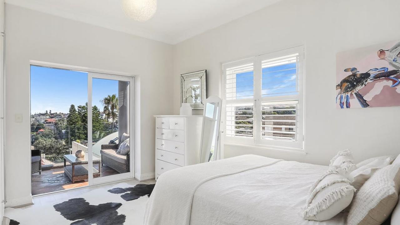 Ex Home and Away star Sam Frost leases Alexandria townhouse | Daily ...