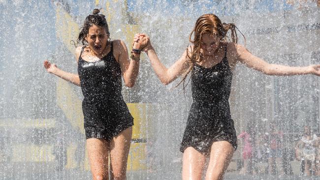 LONDON, ENGLAND - JUNE 30: People cool off in a fountain outside the Southbank Centre on June 30, 2015 in London, England. The UK is currently experiencing a heatwave, with temperatures of 35 degree celsius forecast tomorrow in some parts of the country. The extreme heat has already seen train cancellations and a health warning has been issued. (Photo by Rob Stothard/Getty Images)