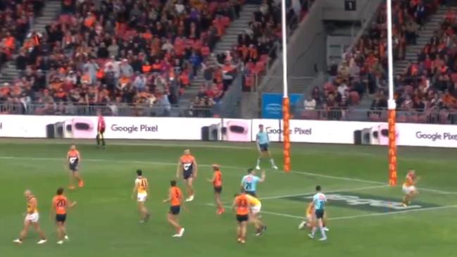 Giants teammates gave Daniels a blunt look. Photo: Fox Footy.