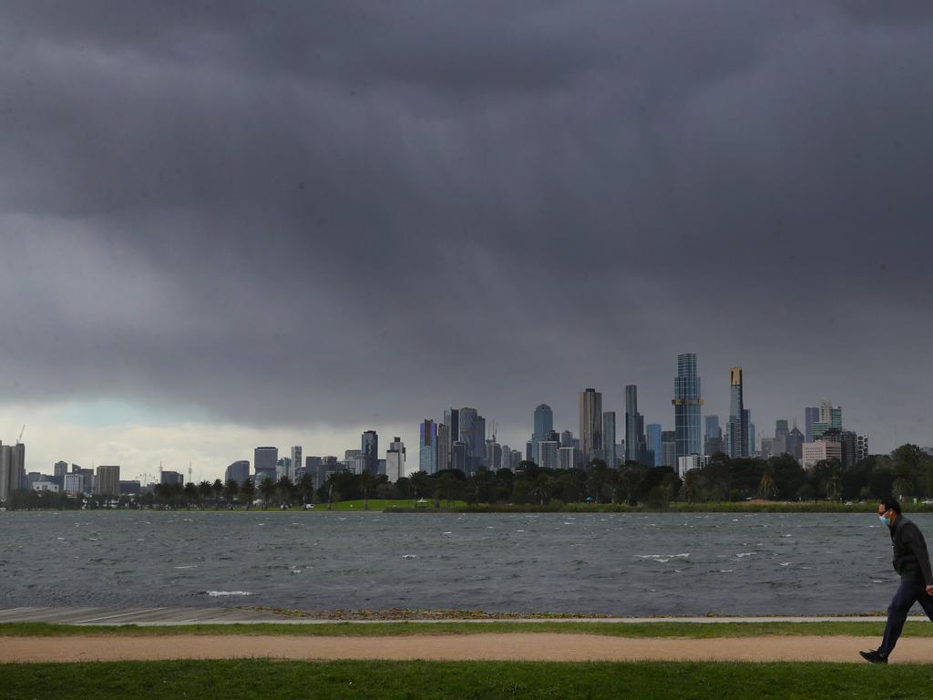 Melbourne weather sees thunderstorms, hail on Monday October 4 news