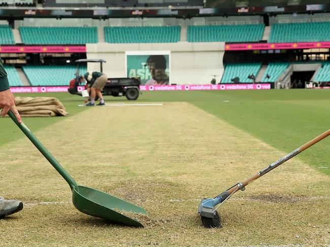 WEEKEND TELEGRAPHS SPECIAL. MUST NOT USE BEFORE CLEARING WITH PIC EDITOR JEFF DARMANIN.    Ground staff sweep the pitch during the 4th Ashes Test match between Australia and England at the SCG, January 2022. Photo by Phil Hillyard (**NO ON SALES** Â©Phil Hillyard)