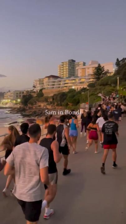 Massive crowd join 5am run club at Bondi beach