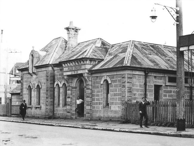 Manly Police Station, built in 1866 with 1889 additions. Photo Northern Beaches Library