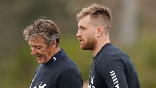 Melbourne Storm coach Craig Bellamy and Cameron Munster talk during a Melbourne Storm training session at Gosch's Paddock in Melbourne, Tuesday, September 10, 2019. (AAP Image/Scott Barbour) NO ARCHIVING