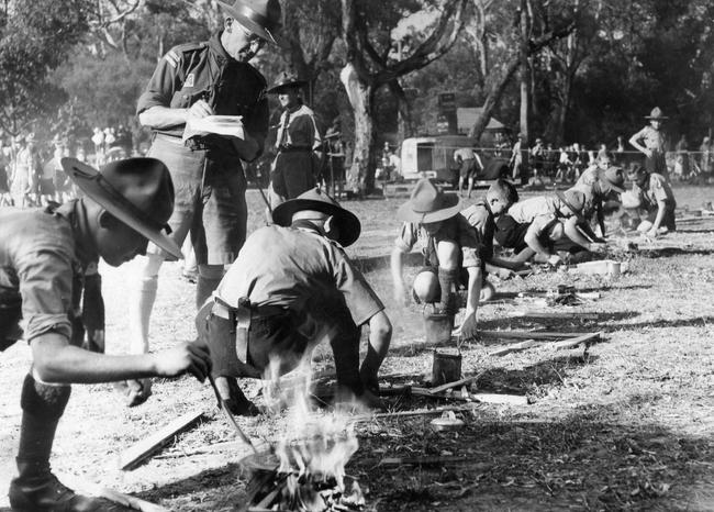 A billy boiling competition at a Boy Scouts’ rally at Heywood Park, SA. Date unknown.