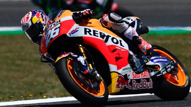 Repsol Honda Team's Spanish rider Dani Pedrosa takes a curve at Jerez de la Frontera race track on May 6, 2017 during the MotoGP fourth free practice session of the Spanish Red Bull Grand Prix. / AFP PHOTO / PIERRE-PHILIPPE MARCOU