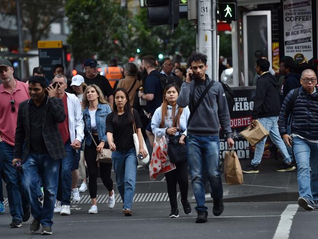 MELBOURNE, AUSTRALIA - NewsWire Photos APRIL 28TH, 2023: Generics of busy streets for a piece on migrant workers, their wages and population growth. Picture : NCA NewsWire / Nicki Connolly