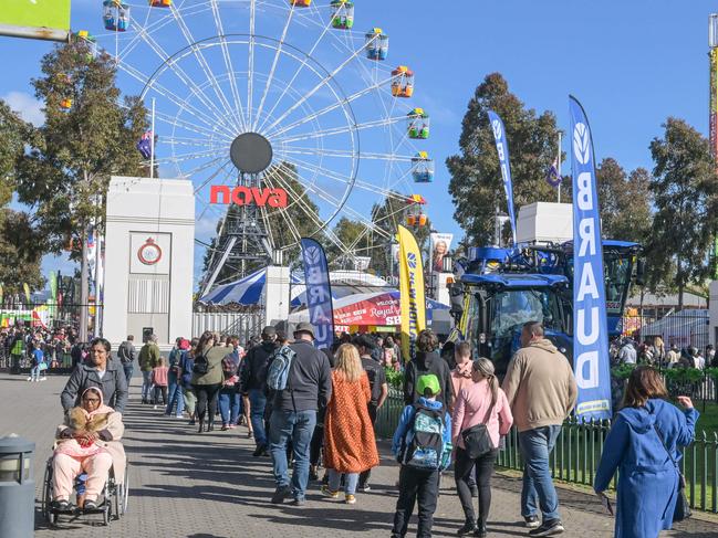 SEPTEMBER 10, 2022: Queues of people line up to get in at 3pm on the last Saturday of the Royal Adelaide Show. Picture: Brenton Edwards