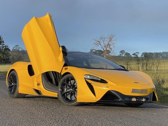 2024 McLaren Artura coupe.