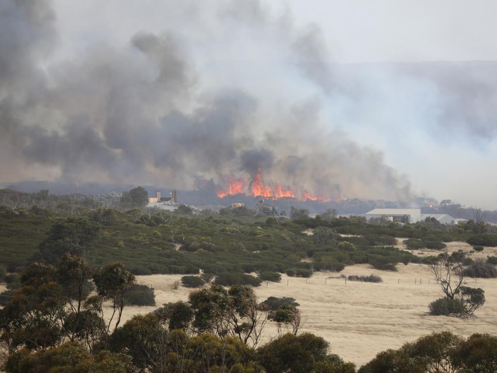 The Duck Ponds fire heads towards Port Lincoln. Picture: Robert Lang