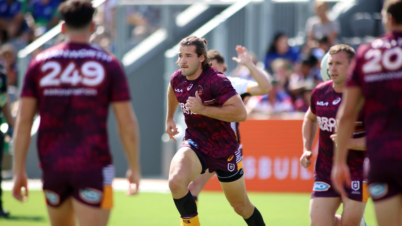 Brisbane, Australia. 22nd Apr, 2022. Adam Reynolds of the Brisbane Broncos  is seen with the ball in Brisbane, Australia on 4/22/2022. (Photo by  Patrick Hoelscher/News Images/Sipa USA) Credit: Sipa USA/Alamy Live News